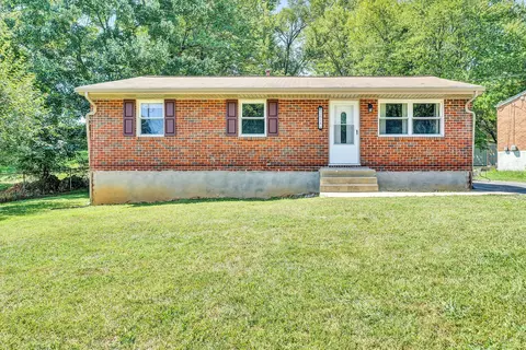 2614 Green Ridge Cir, Roanoke, VA 24019