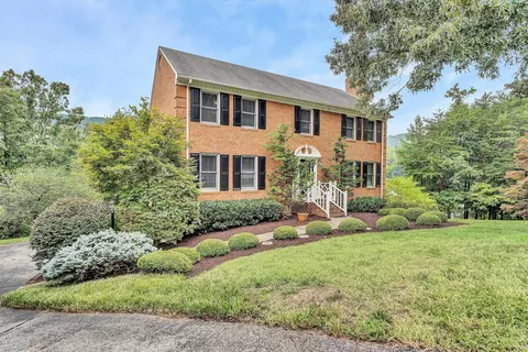 4926 Bear Ridge Cir, Roanoke, VA 24018