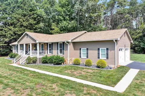 95 Freeboard Dr, Moneta, VA 24121