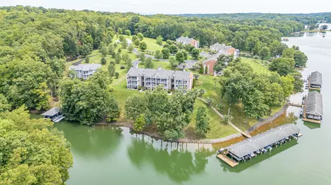 300 S Pointe Shore Dr #412, Moneta, VA 24121