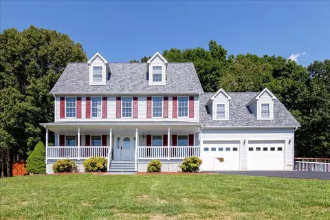 160 Indian Pointe Dr, Hardy, VA 24101