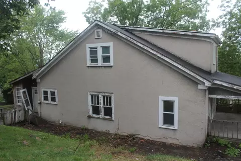 419 E Hickory St, Covington, VA 24426 photo 2
