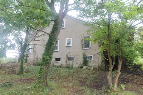 419 E Hickory St, Covington, VA 24426 photo 3