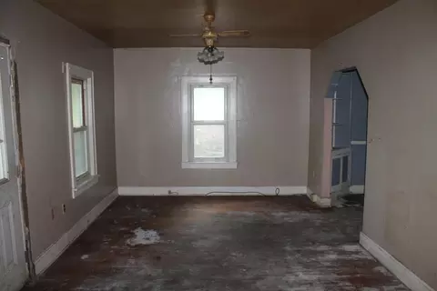 419 E Hickory St, Covington, VA 24426 photo 6