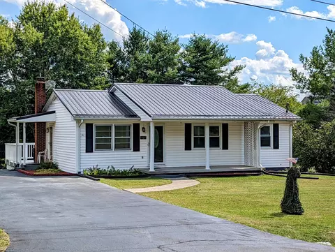 1627 Mud Pike Rd, Christiansburg, VA 24073