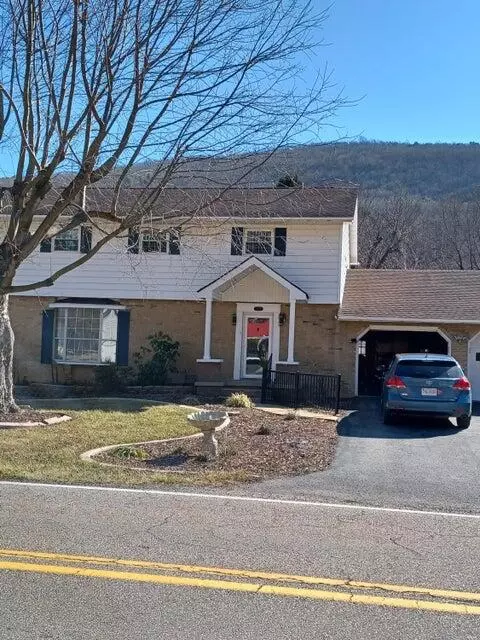 3005 Winterberry Ave, Covington, VA 24426