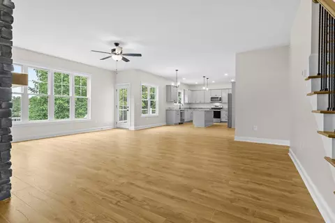 Living - 156 Bermuda Dr, Hardy, VA 24101 photo 2 of 4