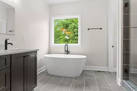 Bath - 156 Bermuda Dr, Hardy, VA 24101 photo 2 of 4