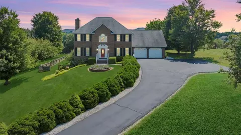 206 Sommersby Ln, Troutville, VA 24175
