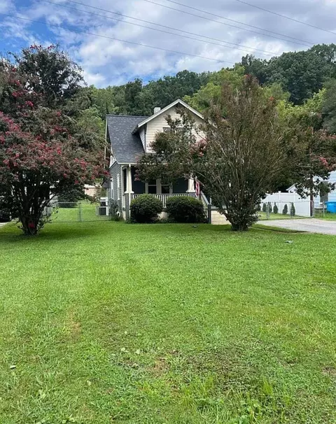 2711 Garden City Blvd SE #A & B, Roanoke, VA 24014