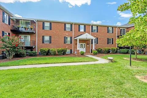 3531 Peters Creek Rd #403, Roanoke, VA 24019