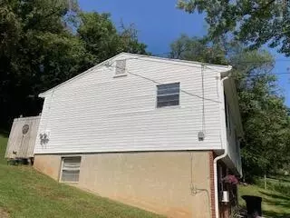 2054 Riverdale Rd SE, Roanoke, VA 24014 photo 3