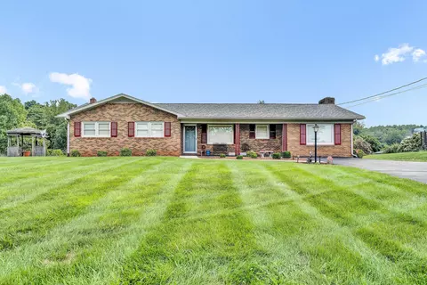 162 Hollywood Dr, Rocky Mount, VA 24151