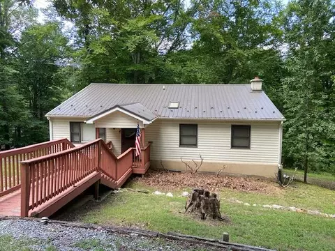 1461 Happy Acres Dr, Moneta, VA 24121