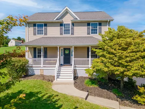 1640 Meadows Rd, Vinton, VA 24179