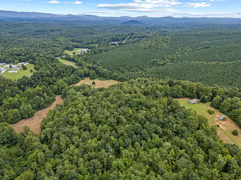 1467 Indian Holw Cir, Stuart, VA 24171