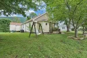 289 Lowe St, Buchanan, VA 24066