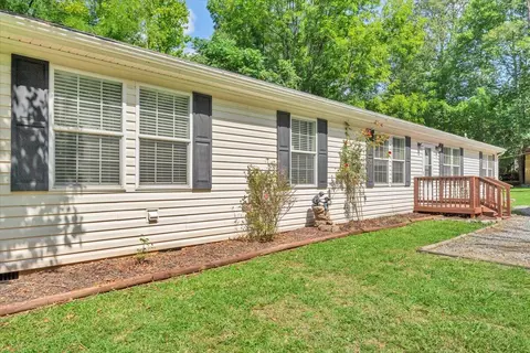 1291 Menefee Dr, Goode, VA 24556