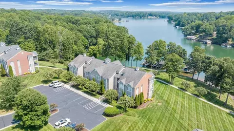 305 S Pointe Shore Dr #210, Moneta, VA 24121