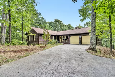 1942 Laurel Mountain Dr, Salem, VA 24153