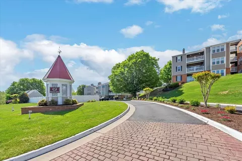 2969 Winterberry Dr, Roanoke, VA 24018