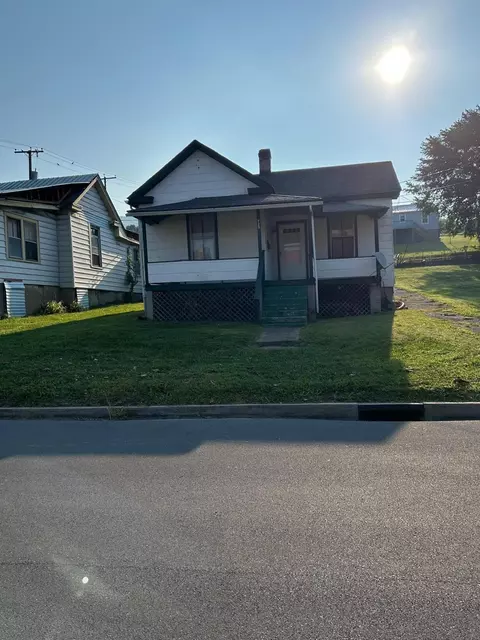 729 N Beverly Ave, Covington, VA 24426