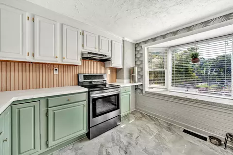 Kitchen - 2829 Sample Ave SE, Roanoke, VA 24014 photo 5 of 5