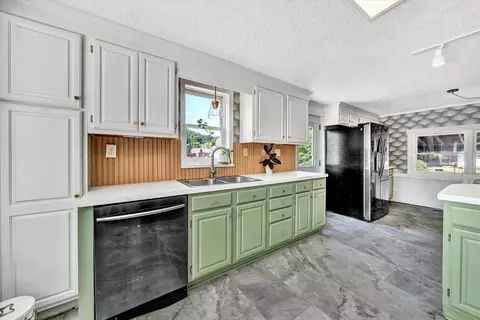 Kitchen - 2829 Sample Ave SE, Roanoke, VA 24014 photo 4 of 5