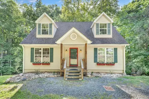 1113 Striper Ct, Moneta, VA 24121