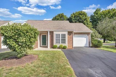 8607 Little Hoop Rd, Roanoke, VA 24019