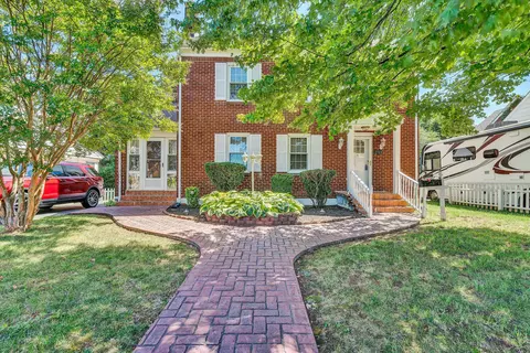 2713 Lyndhurst St NW, Roanoke, VA 24012