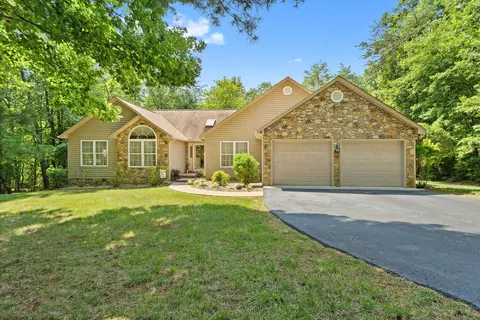 330 Woods Edge Dr, Rocky Mount, VA 24151
