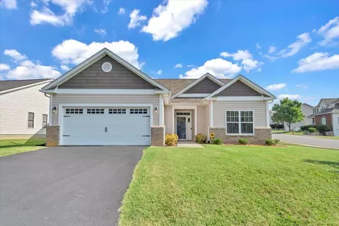 2703 Cottage Rose Ln, Roanoke, VA 24012