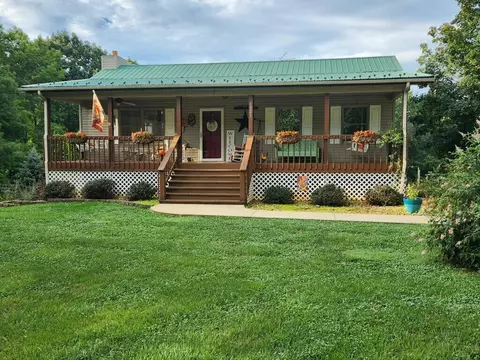 1301 Alabaster Ln, Lynch Station, VA 24571