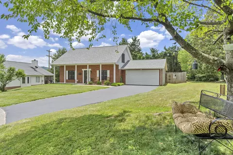 3718 Peace Ln, Roanoke, VA 24018