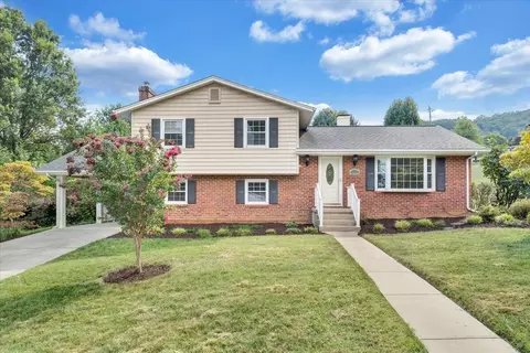 5844 Castle Rock Rd, Roanoke, VA 24018