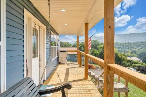 908 E Dolly Ann Dr, Covington, VA 24426 photo 4