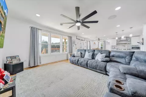 908 E Dolly Ann Dr, Covington, VA 24426 photo 6