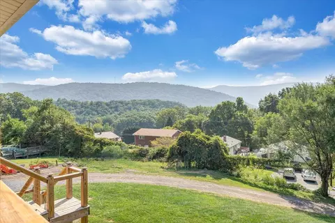 908 E Dolly Ann Dr, Covington, VA 24426 photo 3