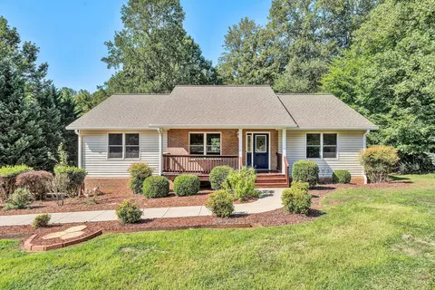 60 Briarwood Ct, Hardy, VA 24101