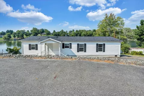 1492 Kaseys Lakeview Dr, Moneta, VA 24121