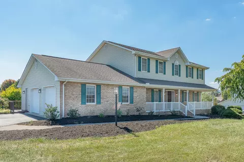 198 Old Barn Rd, Troutville, VA 24175