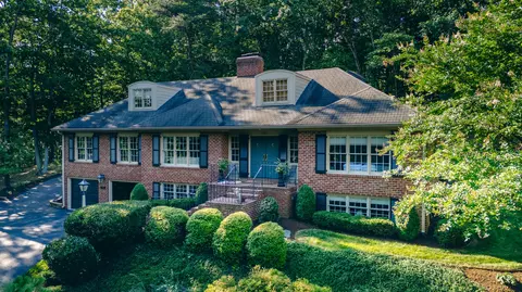 5401 Flintlock Ln, Roanoke, VA 24018