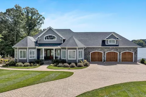 1095 Oakshire Ln, Wirtz, VA 24184