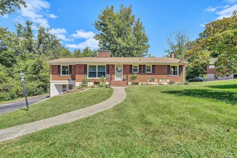 434 Maplewood Dr, Vinton, VA 24179