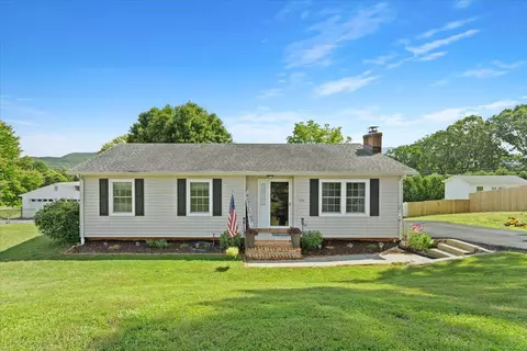 2736 Fletcher St, Salem, VA 24153