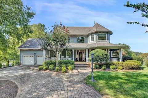 318 Egret Dr, Union Hall, VA 24176