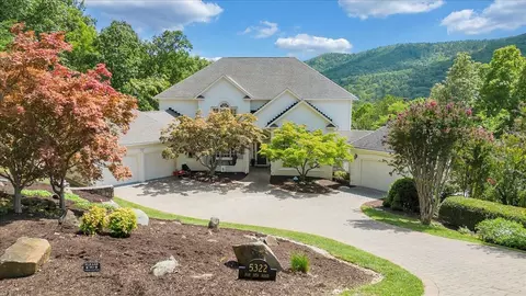 5322 Fox Den Rd, Roanoke, VA 24018