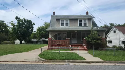 304 E Trout St, Covington, VA 24426
