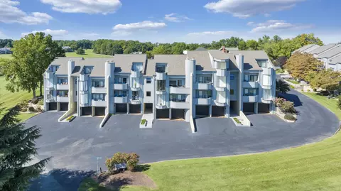 25 Clubhouse Tower Cir #706, Moneta, VA 24121